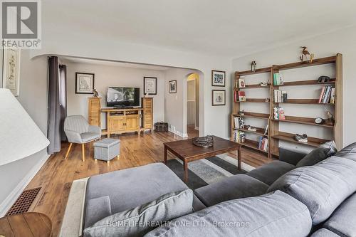 1015 Victoria Park Avenue, Toronto, ON - Indoor Photo Showing Living Room