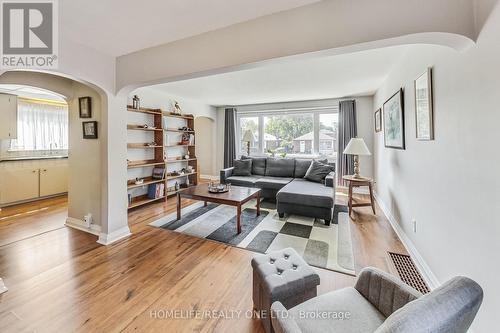 1015 Victoria Park Avenue, Toronto, ON - Indoor Photo Showing Living Room