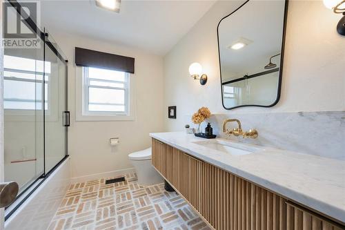 959 Princess Avenue, Sarnia, ON - Indoor Photo Showing Bathroom