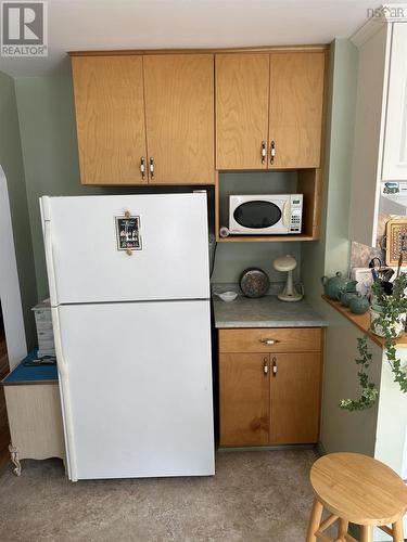 32 Adelaide Avenue, Halifax, NS - Indoor Photo Showing Kitchen