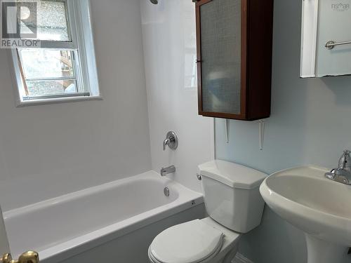 32 Adelaide Avenue, Halifax, NS - Indoor Photo Showing Bathroom