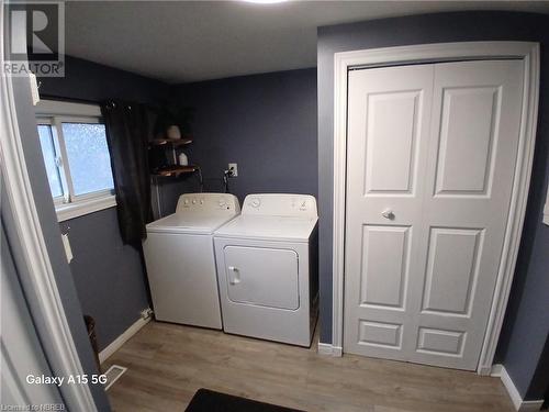 Main floor laundry. Washer & dryer negotiable. - 910 John Street, Mattawa, ON - Indoor Photo Showing Laundry Room