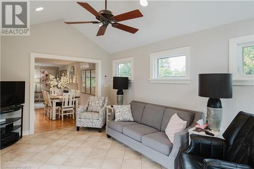 59 Pottawatomie Dr, Southampton, ON - Indoor Photo Showing Living Room