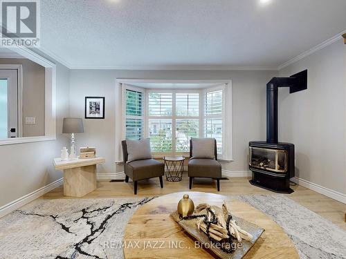 11 Canoe Court, Clarington (Newcastle), ON - Indoor Photo Showing Living Room With Fireplace