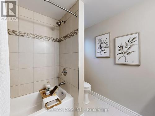 11 Canoe Court, Clarington (Newcastle), ON - Indoor Photo Showing Bathroom