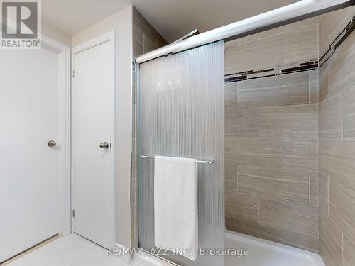 11 Canoe Court, Clarington (Newcastle), ON - Indoor Photo Showing Bathroom