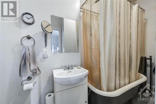 216 John Street N, Arnprior, ON - Indoor Photo Showing Bathroom