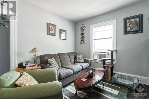 216 John Street N, Arnprior, ON - Indoor Photo Showing Living Room