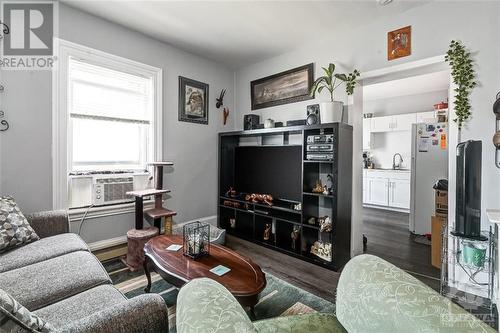 216 John Street N, Arnprior, ON - Indoor Photo Showing Living Room