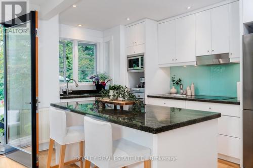 20 Thorncliffe Avenue, Toronto, ON - Indoor Photo Showing Kitchen