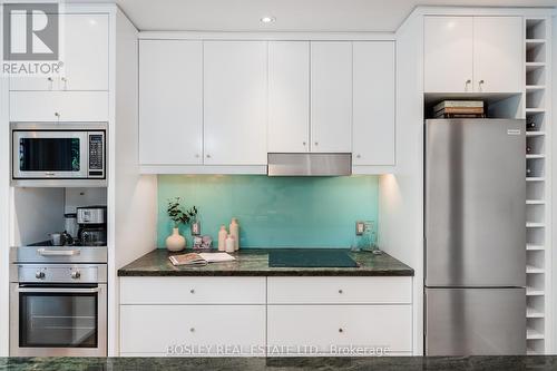 20 Thorncliffe Avenue, Toronto, ON - Indoor Photo Showing Kitchen