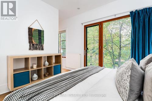 20 Thorncliffe Avenue, Toronto, ON - Indoor Photo Showing Bedroom