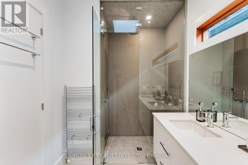 20 Thorncliffe Avenue, Toronto, ON - Indoor Photo Showing Bathroom