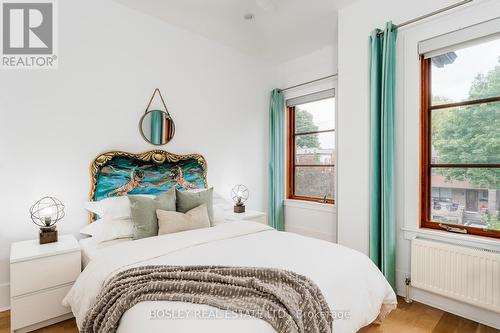 20 Thorncliffe Avenue, Toronto, ON - Indoor Photo Showing Bedroom