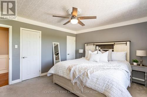 709 Galloway Crescent, London, ON - Indoor Photo Showing Bedroom