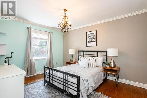 709 Galloway Crescent, London, ON - Indoor Photo Showing Bedroom