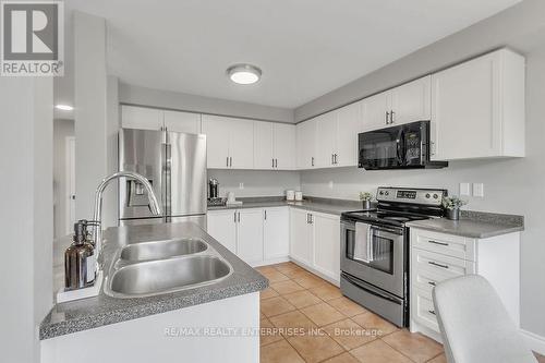 1437 Pinecliff Road, Oakville, ON - Indoor Photo Showing Kitchen With Double Sink