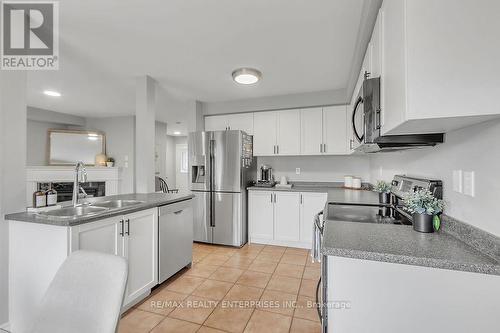 1437 Pinecliff Road, Oakville, ON - Indoor Photo Showing Kitchen With Double Sink