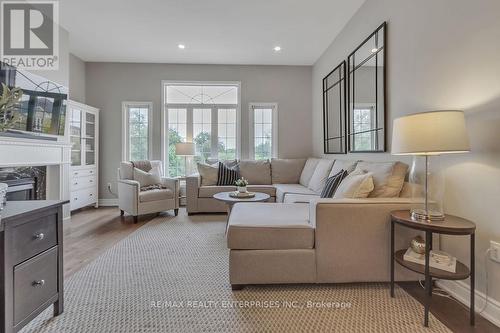 1437 Pinecliff Road, Oakville, ON - Indoor Photo Showing Living Room