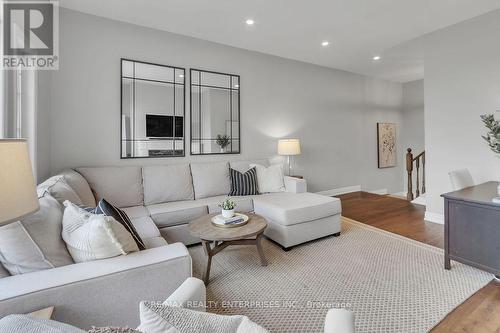 1437 Pinecliff Road, Oakville, ON - Indoor Photo Showing Living Room