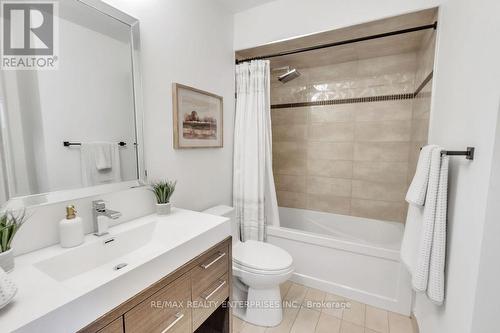 1437 Pinecliff Road, Oakville, ON - Indoor Photo Showing Bathroom