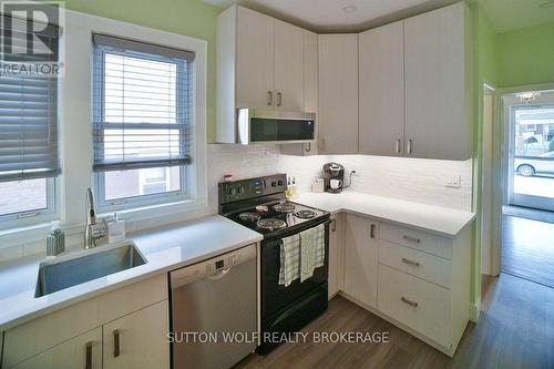 10 Erie Avenue, London, ON - Indoor Photo Showing Kitchen