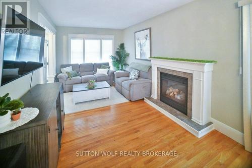 10 Erie Avenue, London, ON - Indoor Photo Showing Living Room With Fireplace