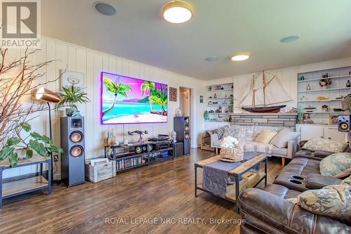 464 Gorham Road, Fort Erie, ON - Indoor Photo Showing Living Room