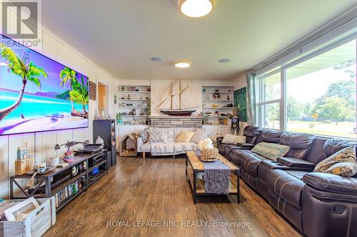 464 Gorham Road, Fort Erie, ON - Indoor Photo Showing Living Room