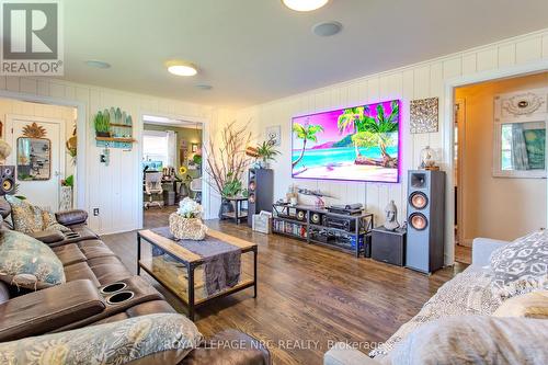 464 Gorham Road, Fort Erie, ON - Indoor Photo Showing Living Room