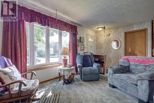 67 Lois Avenue, St. Thomas, ON - Indoor Photo Showing Living Room