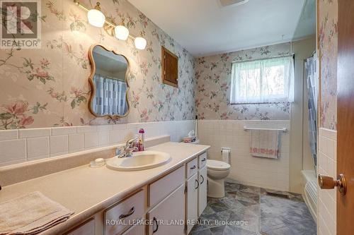 67 Lois Avenue, St. Thomas, ON - Indoor Photo Showing Bathroom