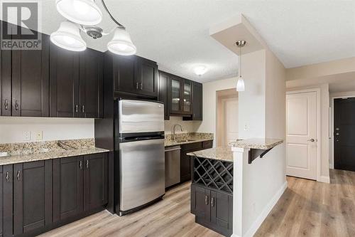 701, 733 14 Ave  Sw, Calgary, AB - Indoor Photo Showing Kitchen With Stainless Steel Kitchen With Upgraded Kitchen