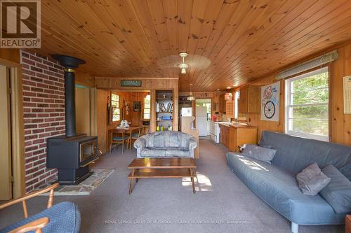 2910 Maclean Lake North Shore Road, Severn, ON - Indoor Photo Showing Living Room