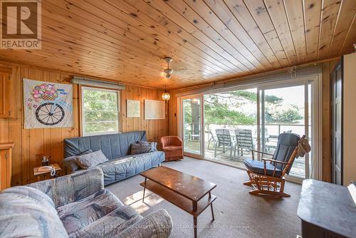 2910 Maclean Lake North Shore Road, Severn, ON - Indoor Photo Showing Living Room