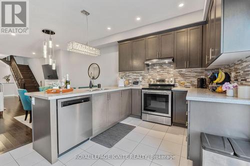 14 Gammon Crescent, Brampton, ON - Indoor Photo Showing Kitchen With Upgraded Kitchen