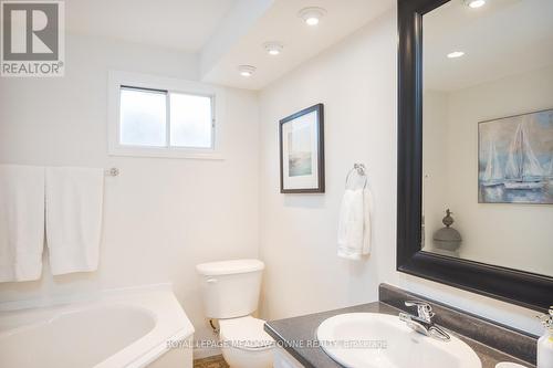 577 Hayward Crescent, Milton, ON - Indoor Photo Showing Bathroom