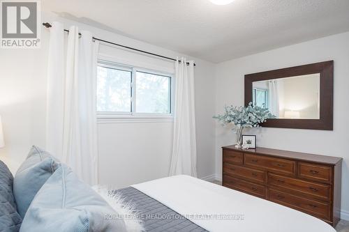 577 Hayward Crescent, Milton, ON - Indoor Photo Showing Bedroom