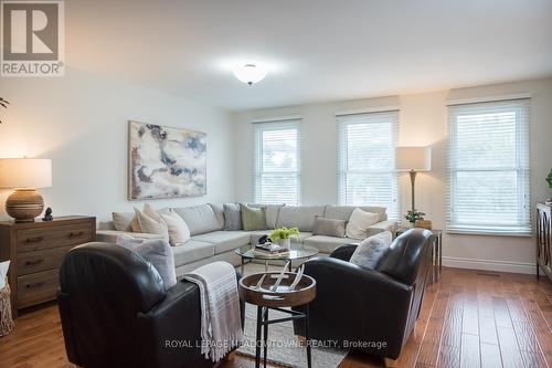 577 Hayward Crescent, Milton, ON - Indoor Photo Showing Living Room