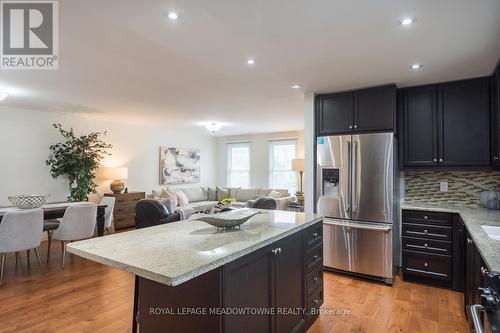 577 Hayward Crescent, Milton, ON - Indoor Photo Showing Kitchen With Upgraded Kitchen