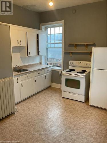 2 - 303 East 19 Street, Hamilton, ON - Indoor Photo Showing Kitchen