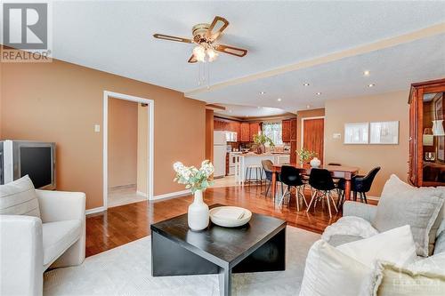 1979 Richardson Side Road, Ottawa, ON - Indoor Photo Showing Living Room