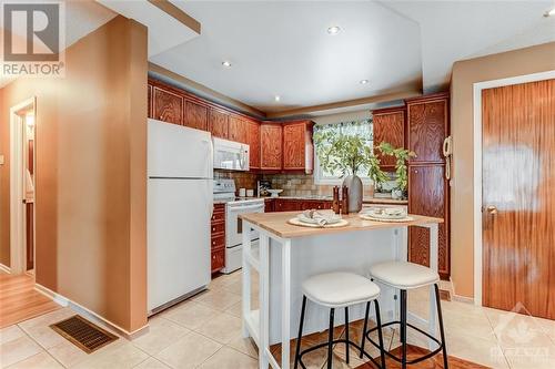 1979 Richardson Side Road, Ottawa, ON - Indoor Photo Showing Kitchen