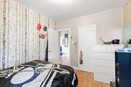 947 Burrows Avenue, Winnipeg, MB - Indoor Photo Showing Bedroom