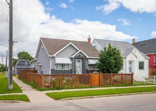 947 Burrows Avenue, Winnipeg, MB - Outdoor With Facade