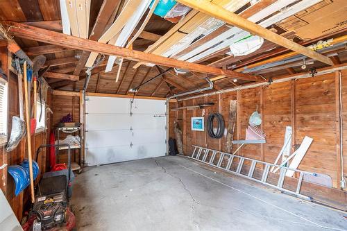 947 Burrows Avenue, Winnipeg, MB - Indoor Photo Showing Garage