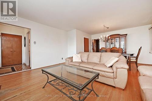 199 Driftwood Avenue, Toronto, ON - Indoor Photo Showing Living Room