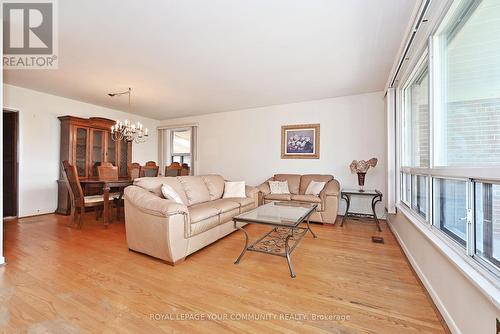 199 Driftwood Avenue, Toronto, ON - Indoor Photo Showing Living Room