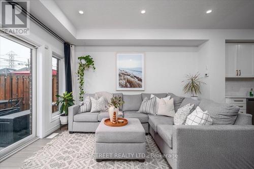 57 Gibson Avenue, Hamilton, ON - Indoor Photo Showing Living Room