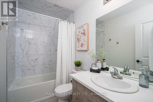 57 Gibson Avenue, Hamilton, ON - Indoor Photo Showing Bathroom